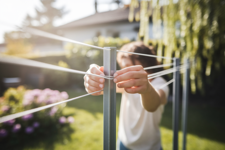 Installation Corde à Linge : Comment l&rsquo;Installer Facilement et Solidement